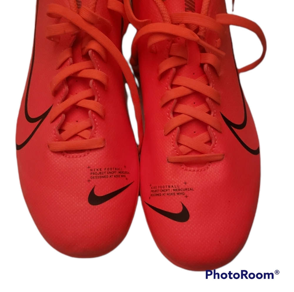Size 8 Nike Mercurial Vapor 13 Football/Soccer Cleats